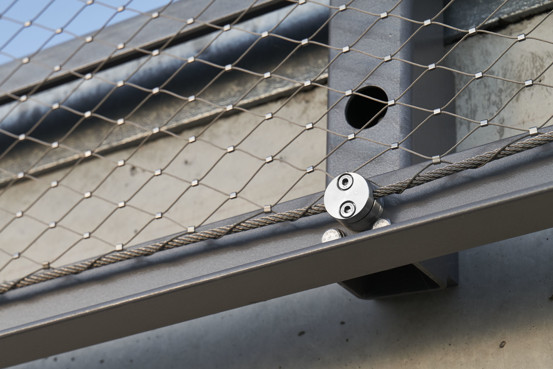 不銹鋼繩網(wǎng)要如何維修和保養(yǎng)?